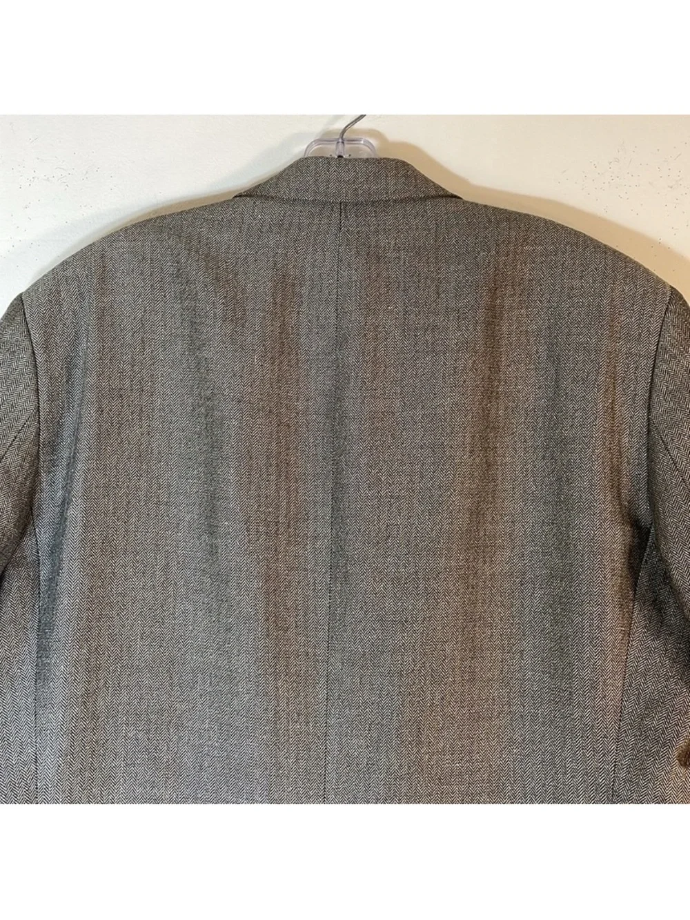 HUGO BOSS Wool Linen Herringbone Blazer.  Men’s 42L.